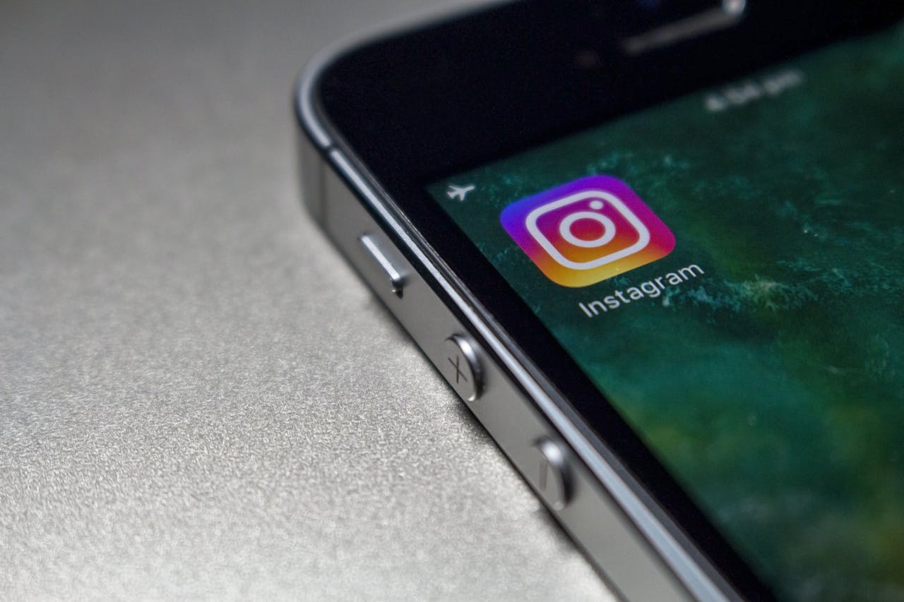 Digital Safety Tips for Travelers: How to Stay Safe Online While Exploring the World