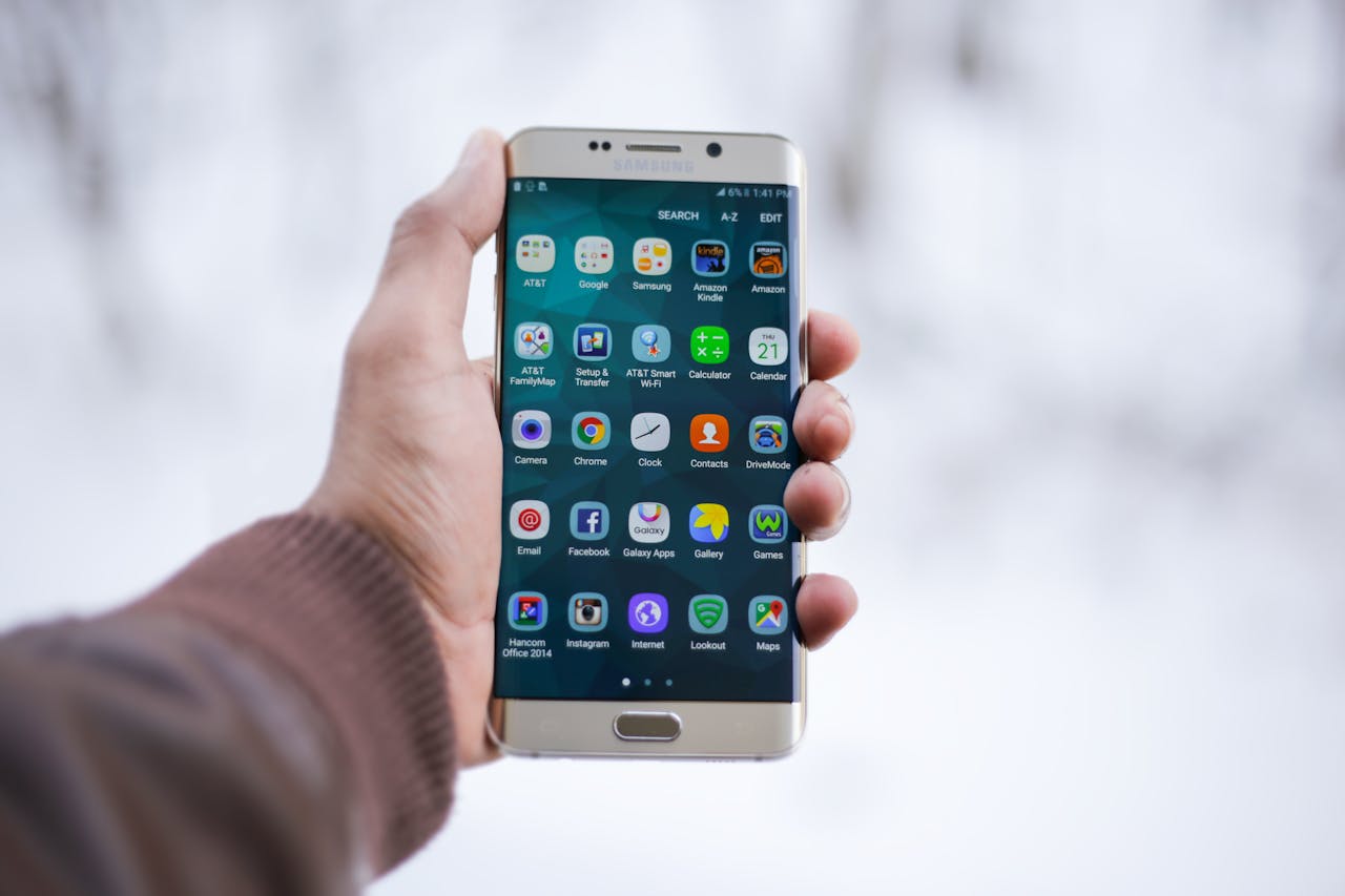 Digital Safety Tips for Travelers: How to Stay Safe Online While Exploring the World