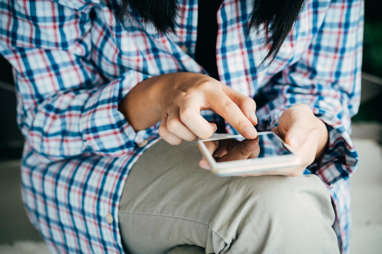 Digital Safety Tips for Travelers: How to Stay Safe Online While Exploring the World