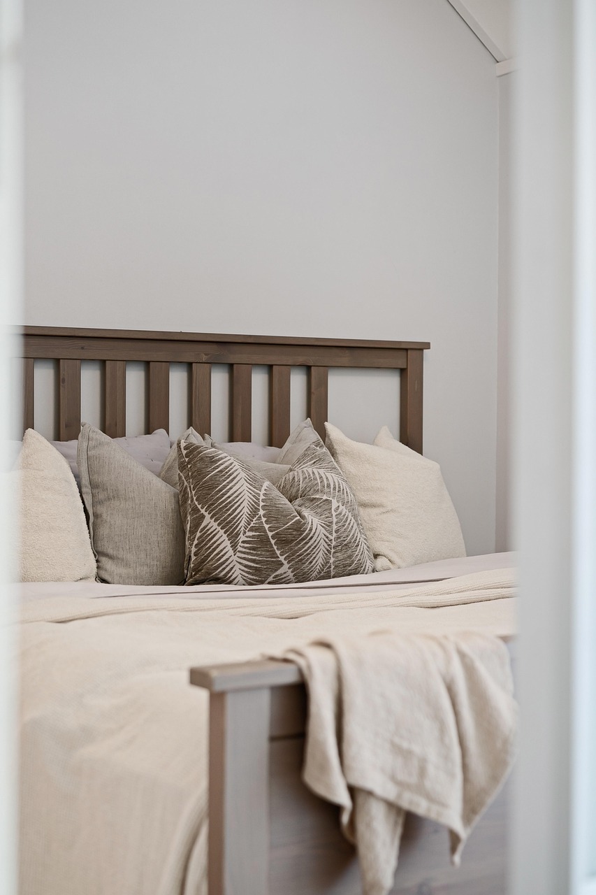 How to Make Your Bedroom More Cozy
